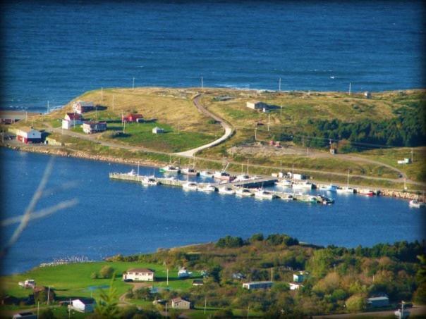 Burton'S Sunset Oasis Motel Bay Saint Lawrence Exterior foto