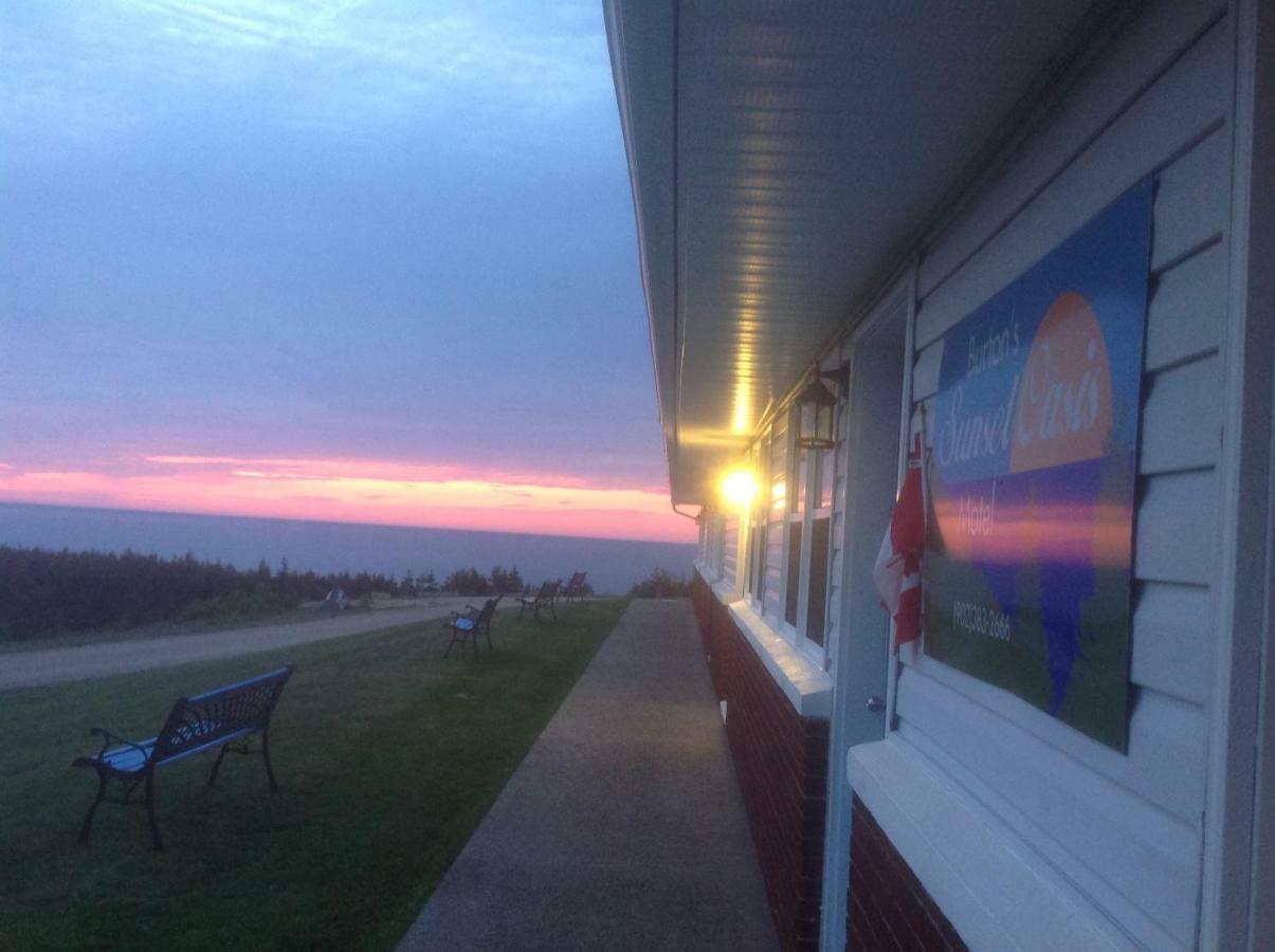 Burton'S Sunset Oasis Motel Bay Saint Lawrence Exterior foto